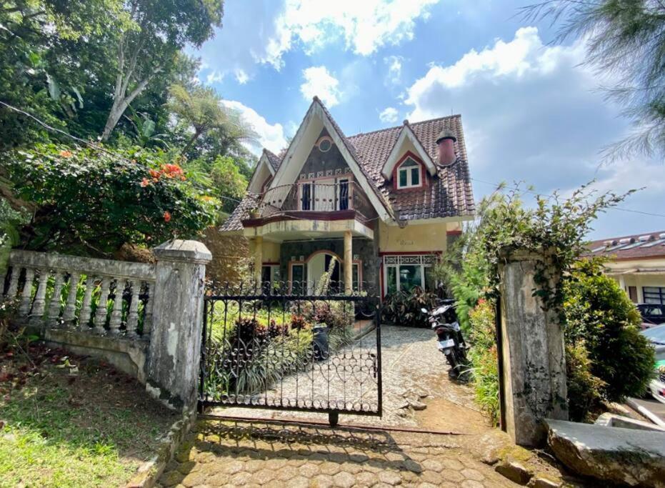 Villa Sevilla 3 Bedrooms Bppk Ciloto Puncak By Damaresa Cianjur Exterior photo